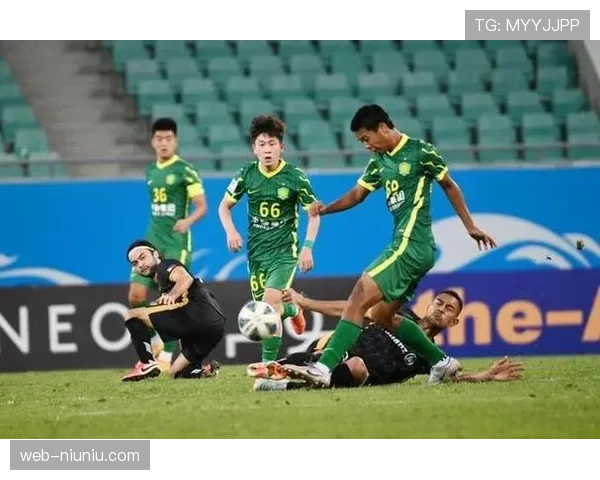 乌兹别克斯坦梯队携带传统食物出行助力小球员保持最佳状态