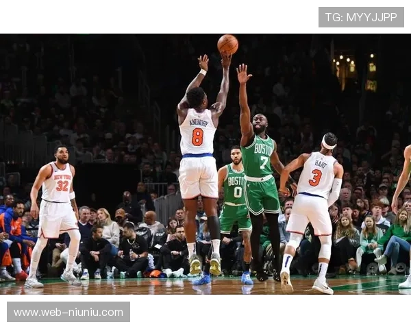 凯尔特人塔图姆连续命中三分，缩小分差